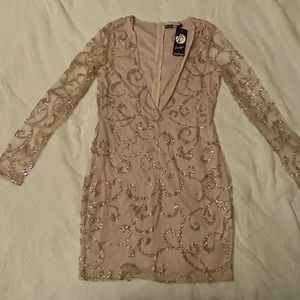 NWT . Boohoo Boutique Sequin Plunge Gold dress. Elegance size 6